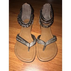 Strap & beaded sandals